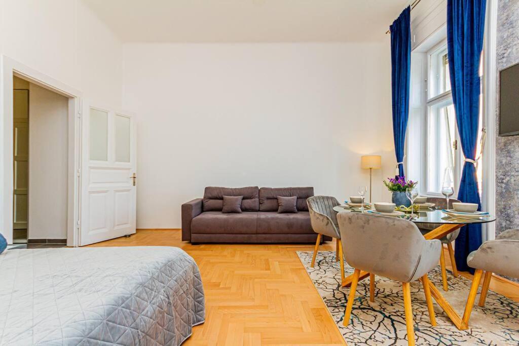 Bluebellhome-castle District * Budapeste